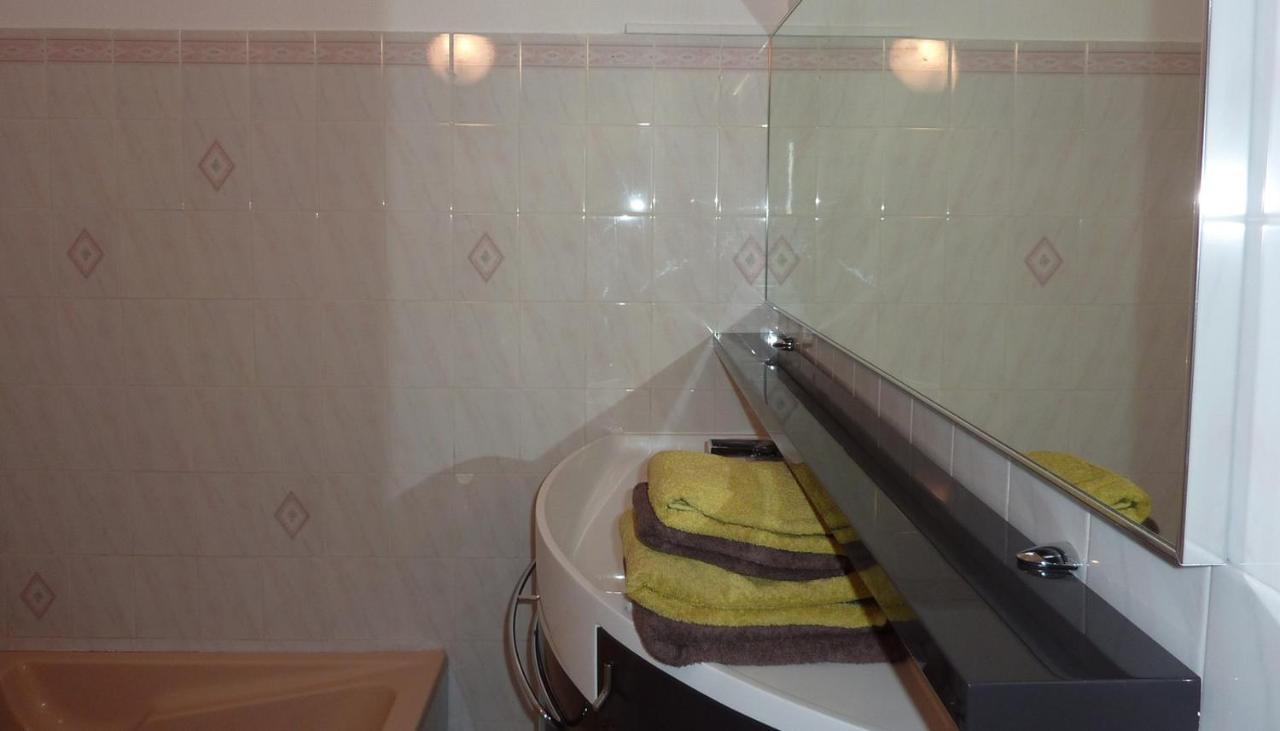 Studio Residence Bona, Vue Hippodrome Et Mer, Clim 히에레 외부 사진